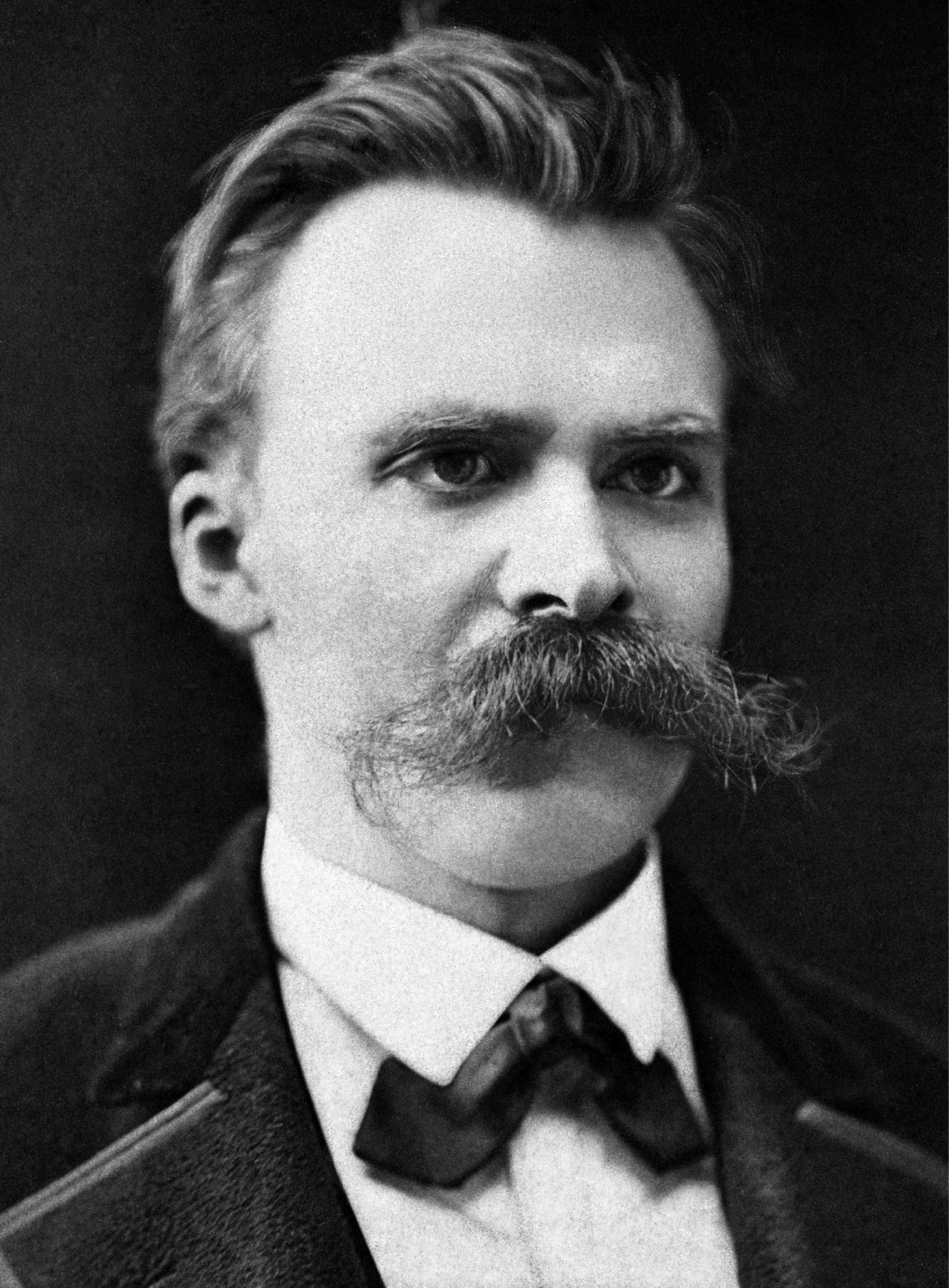 Retrato de Friedrich Nietzsche con bigote prominente.